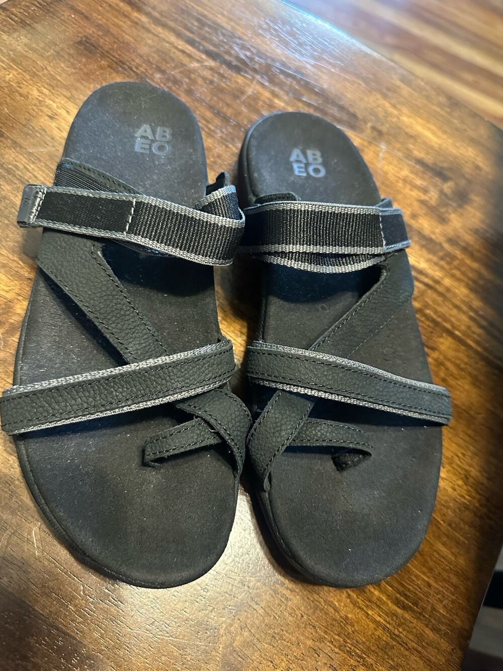 ABEO bio system sandal contoured footbed crisscrossing straps toe loop sz 8N